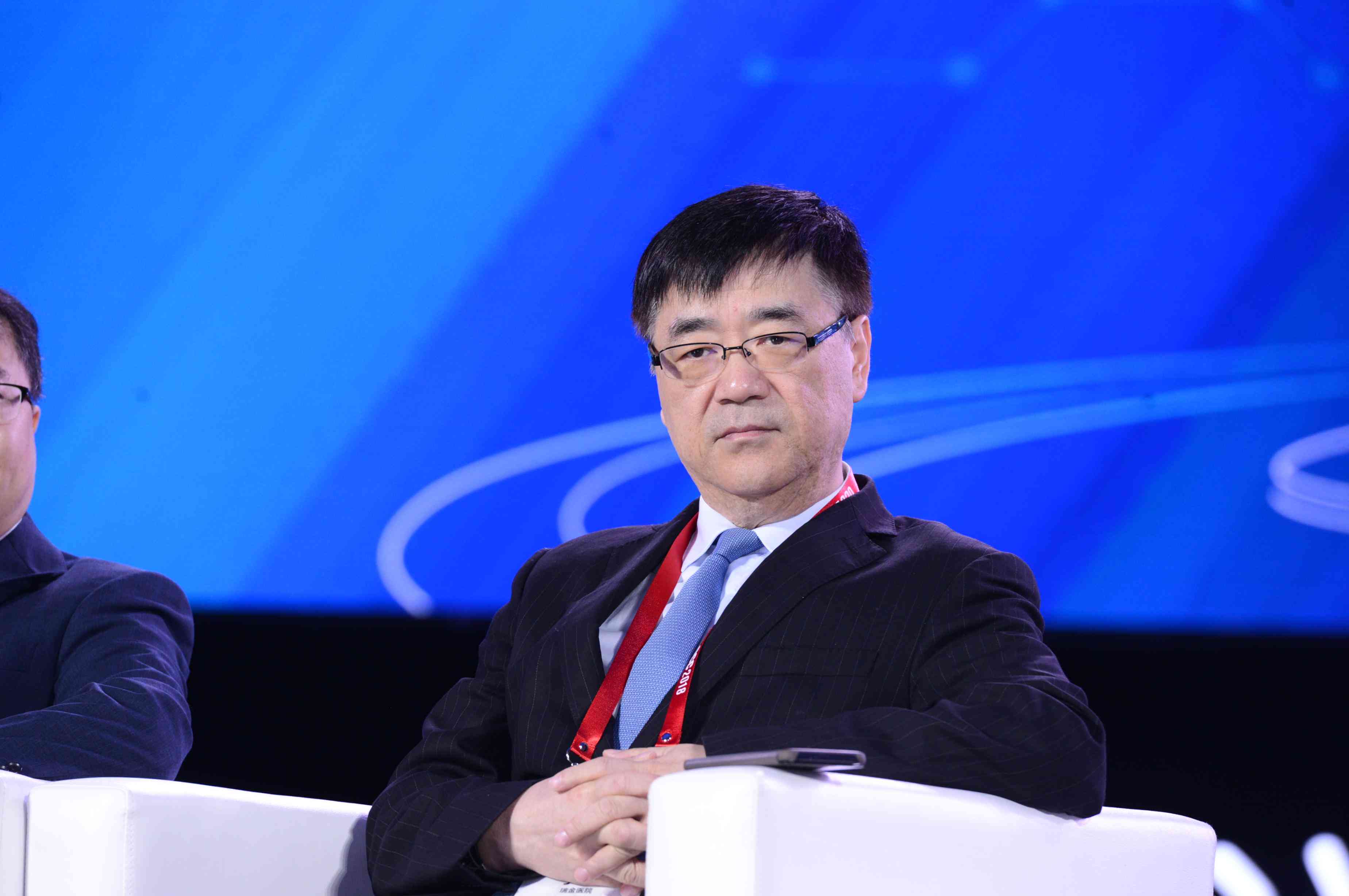 AI辅助撰写年总结报告：全方位攻略与实用技巧解析