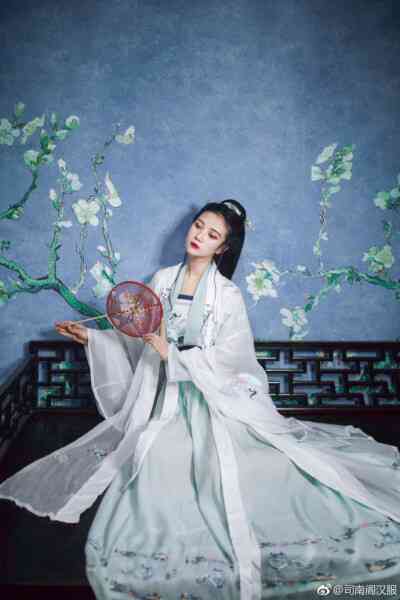 古风写真文案：朋友圈100字唯美发布，俏佳人分享唯美古风美照