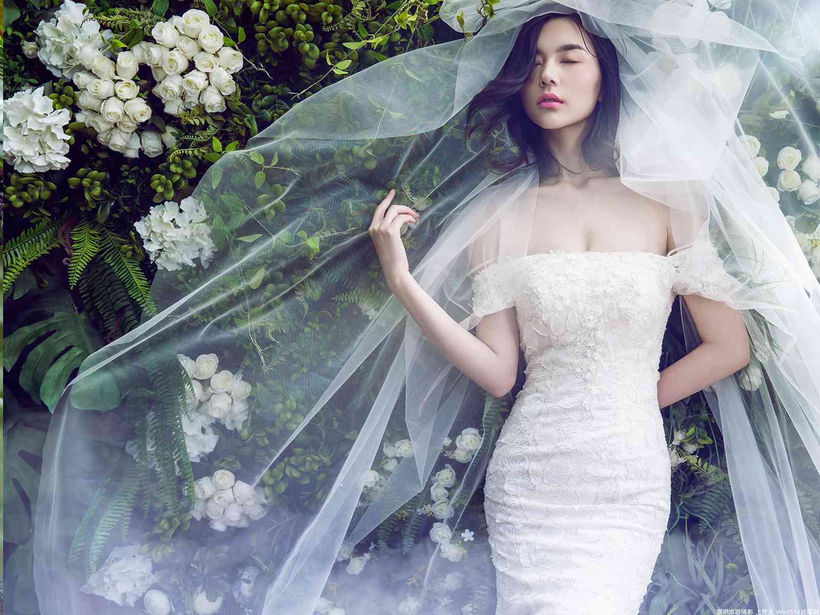 '量身定制：浪漫婚纱照片拍摄与艺术加工'
