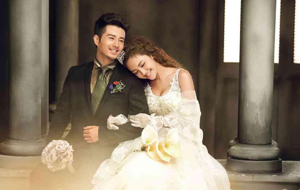 一站式婚纱摄影软件：轻松定制专属婚纱照，打造个性化婚礼留念