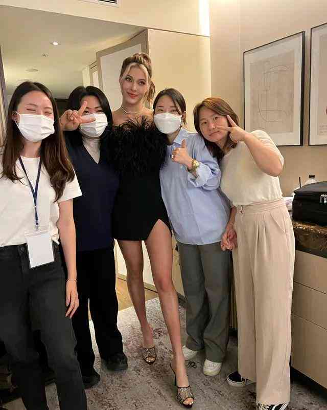 'AI智能助手：如何高效撰写吸睛营销文案？'