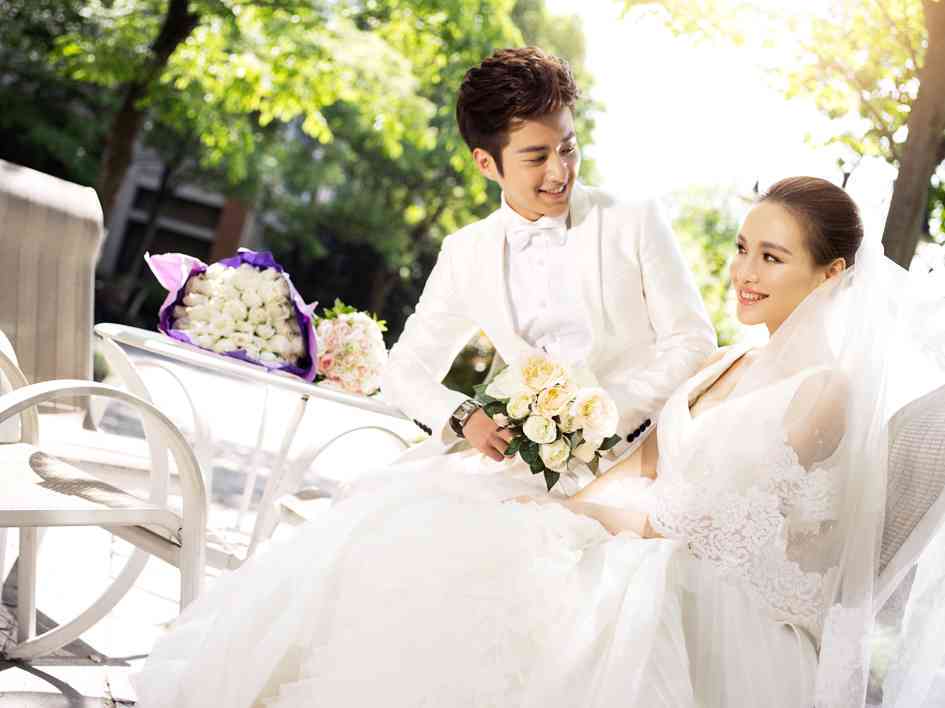 '爱情誓言：婚纱摄影里的甜蜜低语'