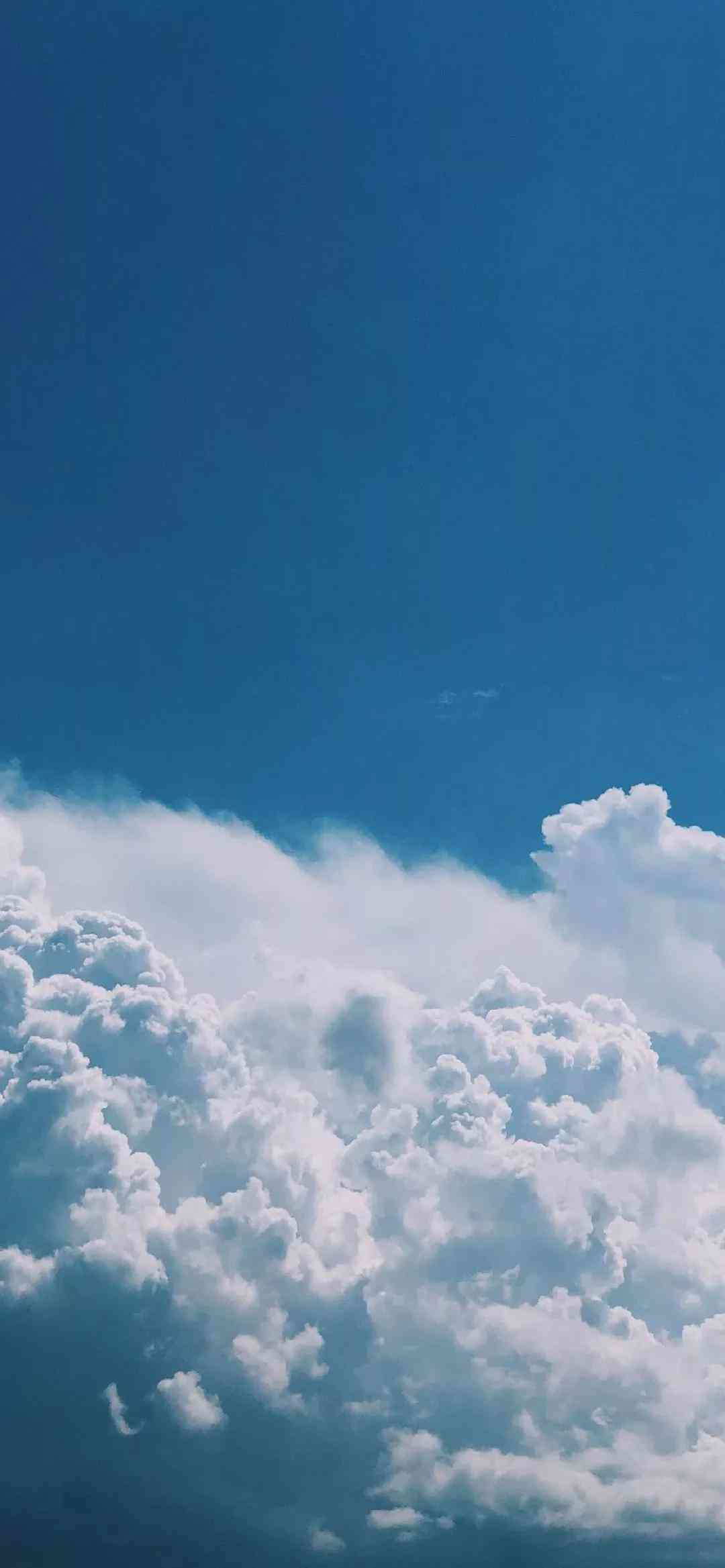 很好看的文案：形容云朵之美简短句子集锦