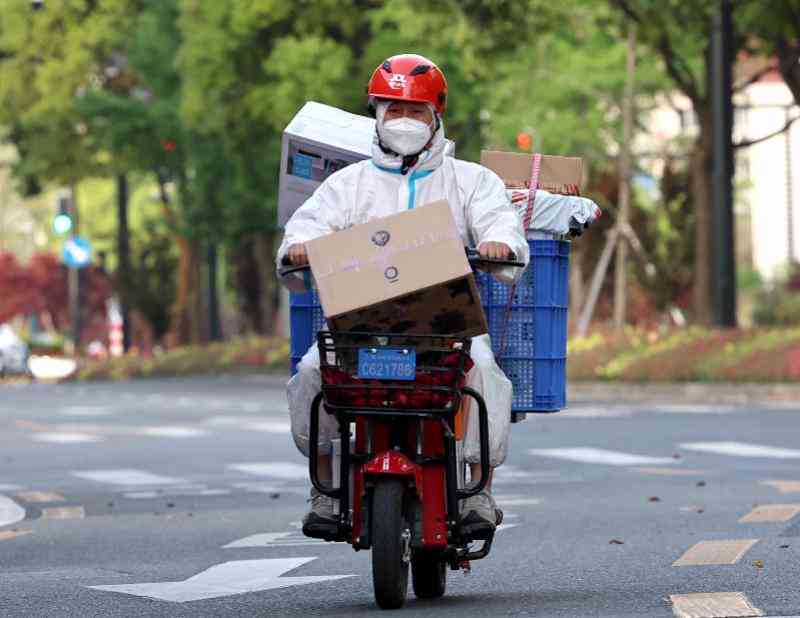 干快递9年不予认定工伤怎么赔偿：快递小哥工伤认定难后的赔偿问题