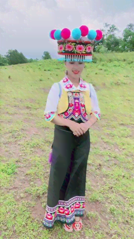 彝族文案高级感：彝语彝韵，描绘彝族姑娘的高级文案