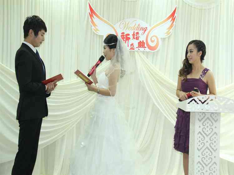 婚礼典专业主持助手