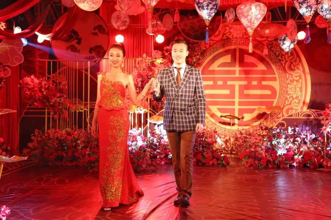 一站式婚礼主持策划服务：专业主持人工作室，打造个性化婚礼宴