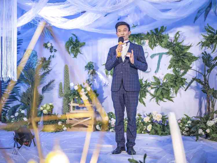 婚礼典专业主持助手