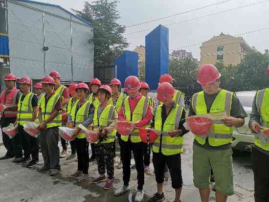 建筑工地受伤能认定工伤吗多少钱：工伤赔偿标准及每日每月赔偿额度