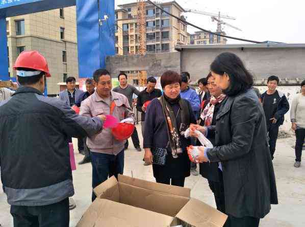 建筑工人工地受伤认定及工伤赔偿全解析：工伤认定标准、流程与权益保障