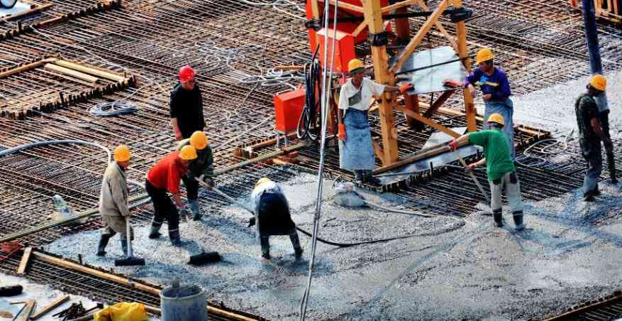 老龄化问题凸显：建筑行业超龄工人现象解析