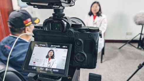 ai分析影片写文案的软件叫什么：详解不同软件功能与区别