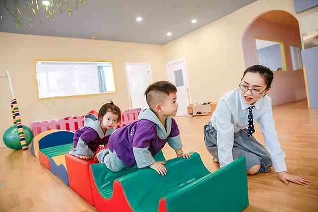 AI幼儿全托服务综合解决方案：覆日常照料、教育互动与情感关怀
