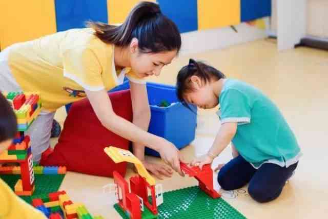 AI幼儿全托服务综合解决方案：覆日常照料、教育互动与情感关怀