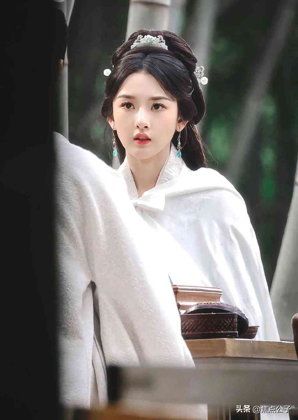 三星ai怎么写文案：解析三星文案的含义与三星W2019文案创作方法
