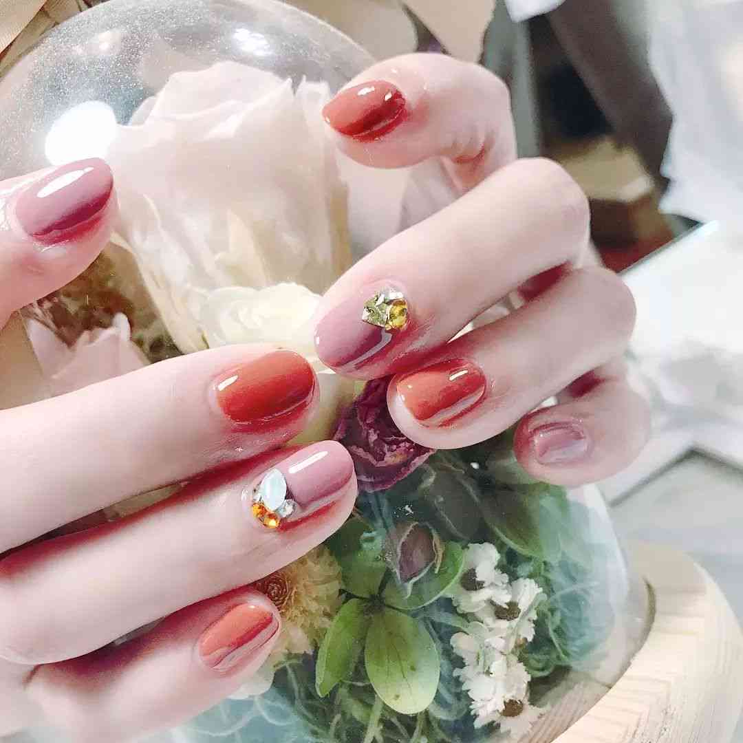 直播美甲需要怎么做才能吸引观众、提升美观度及赚钱，以及如何拍摄技巧