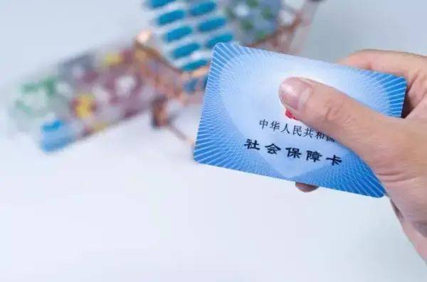 工人离职断交社会保险一个月，对个人权益及待遇有哪些具体影响？
