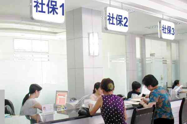 工伤期间中断交社保三个月可能导致的后果与应对措详解