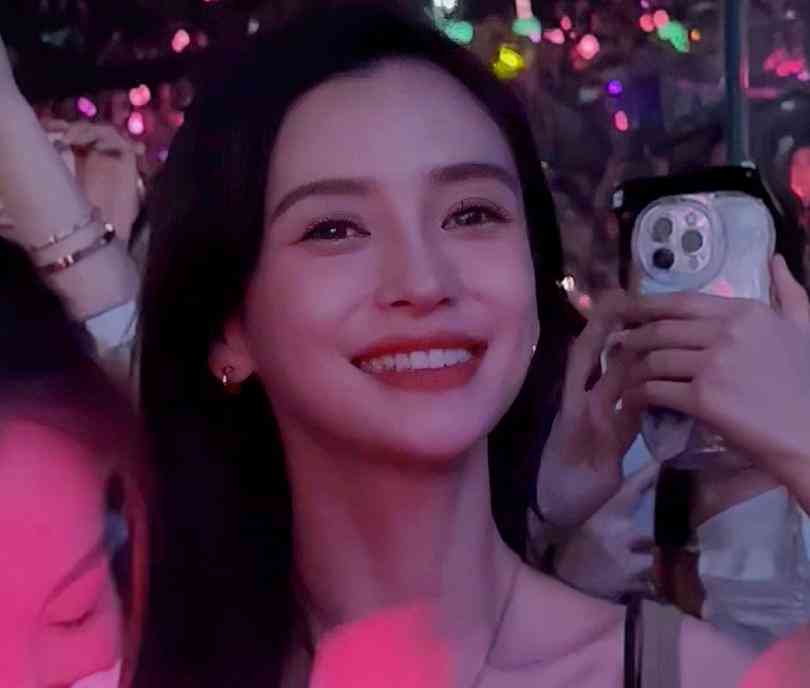 打造独特体验：二次元AI角色与您同框，创意合照文案撰写指南