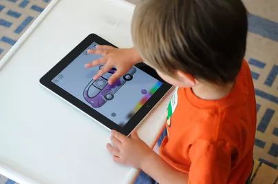 如何合理引导孩子使用iPad写作业：专家建议与家长指南