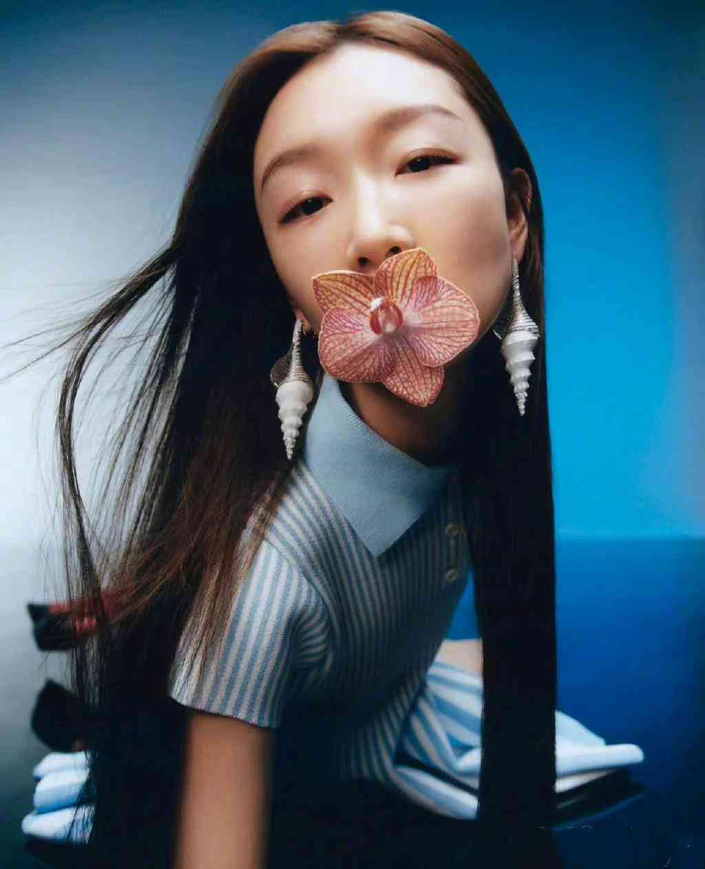 AI智能设计：一键生成个性化杂志封面，满足多种风格与需求