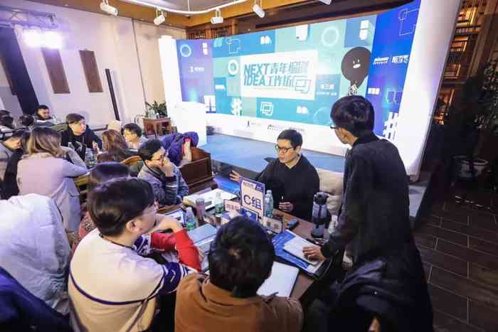 '影视剧本创作助手笔锋疾驰，助力编剧新篇章'