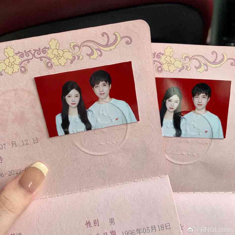 一键结婚证照片合成工具：智能生成完美结婚证书照片组合软件