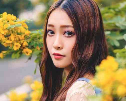 狮子座女生ai文案怎么写吸引人且好看，打造适合狮子座女生的说说？