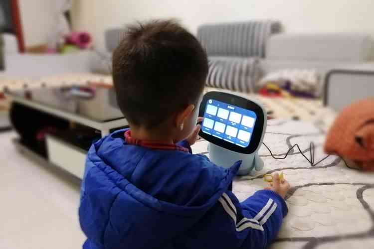 捉弄ai辅导孩子写作业