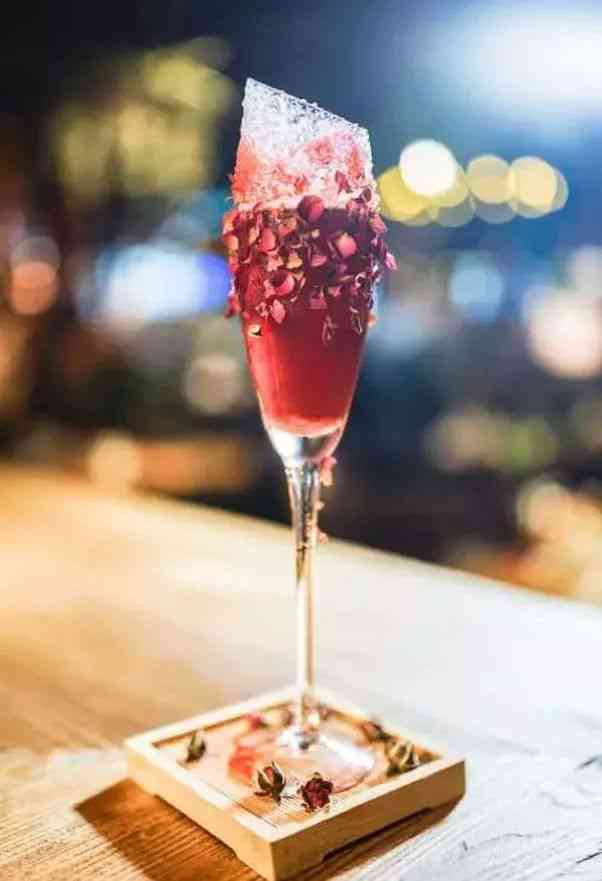 鸡尾酒发朋友圈文案：简短句子搭配技巧与配文建议