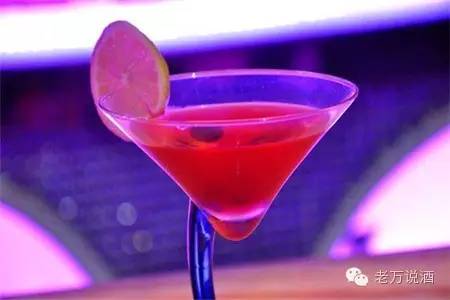 鸡尾酒的幽默句子：搞笑短句集锦，轻松幽默说说大放送