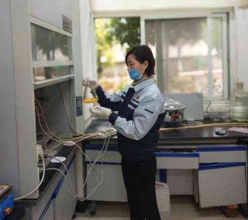 工伤认定及赔偿指南：手部烫伤工伤判定标准与详细赔偿流程解析