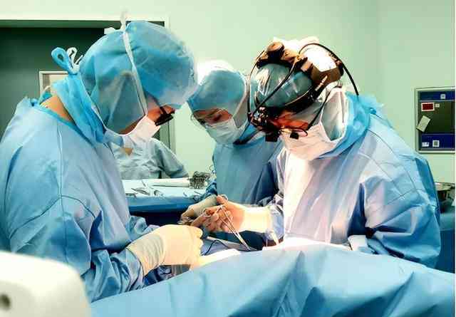 手臂错位了还能动吗？多久恢复、需否手术及疼痛情况解析