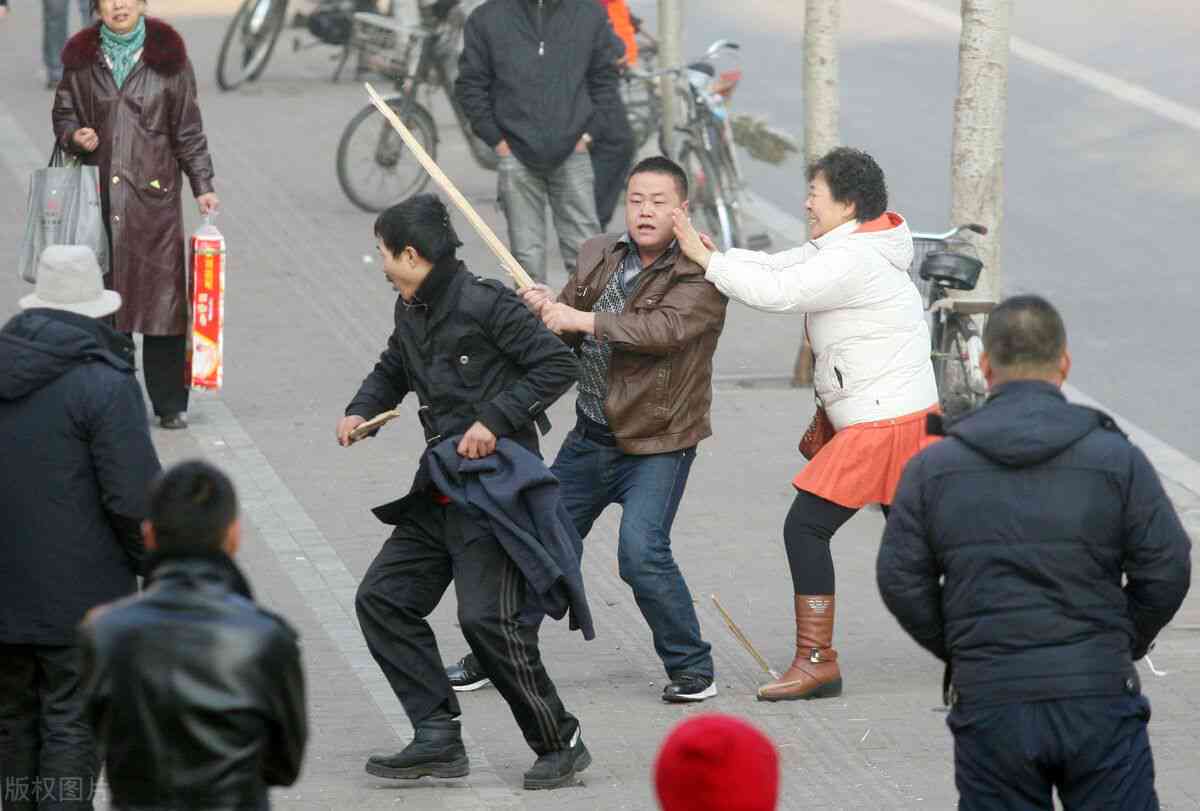 打架什么情况下会判刑：判拘役、坐牢及具体刑期条件探讨