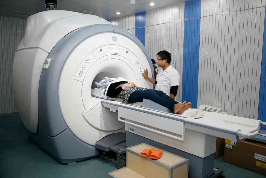 核磁共振检查后报告出具时间解析：常规、急诊与特殊病例的不同等待时长