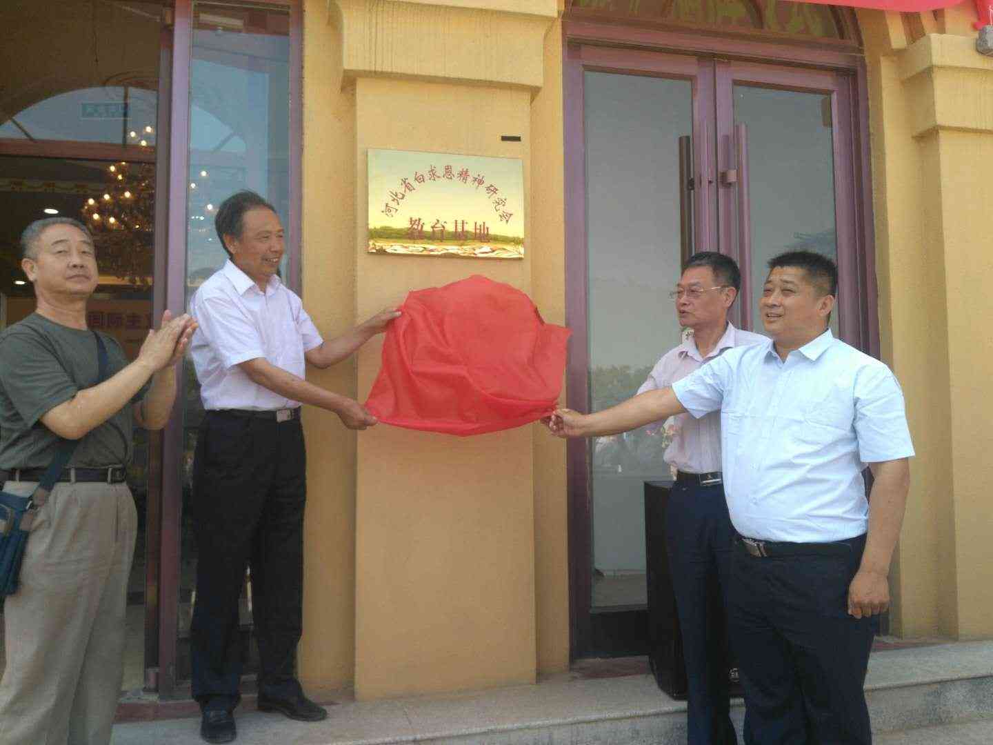'智能AI画册制作脚本工具免费与安装指南'