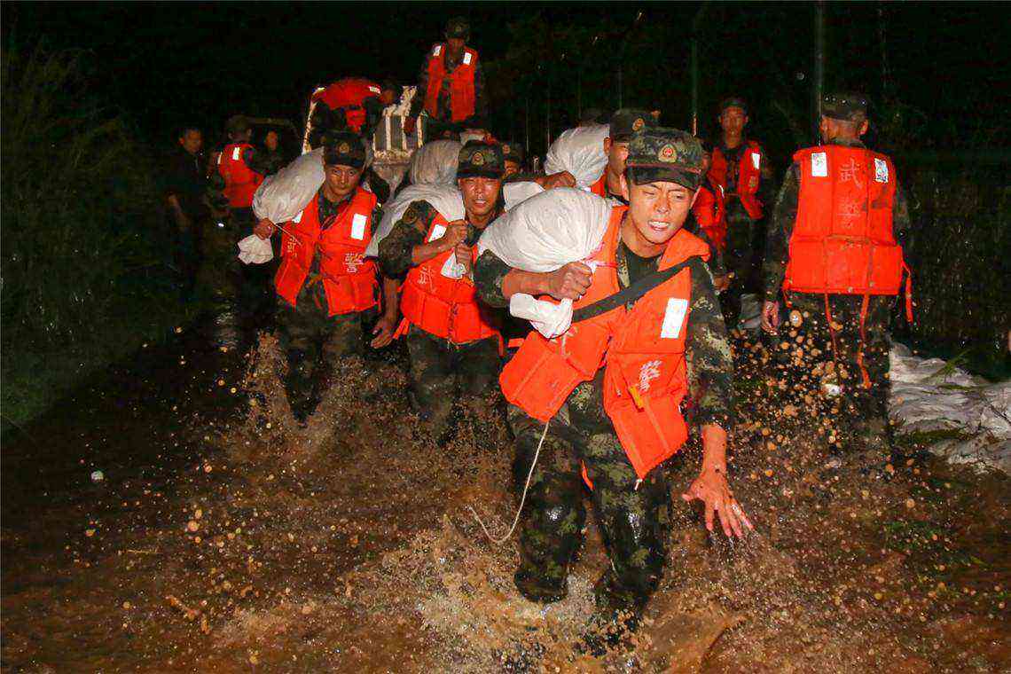 '抗救灾： flood relief 是否构成英勇立功之举'