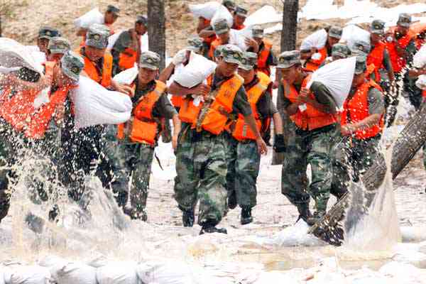 '抗救灾： flood relief 是否构成英勇立功之举'