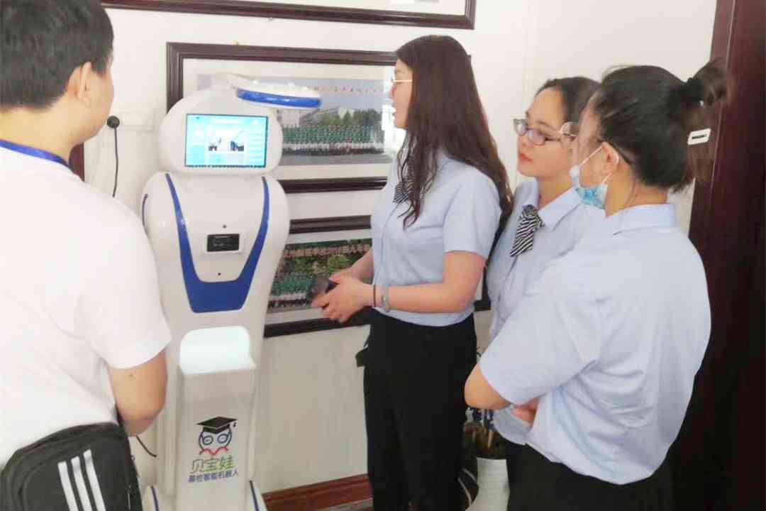 人工智能语音回复：开学咨询与消息互动对话机器人