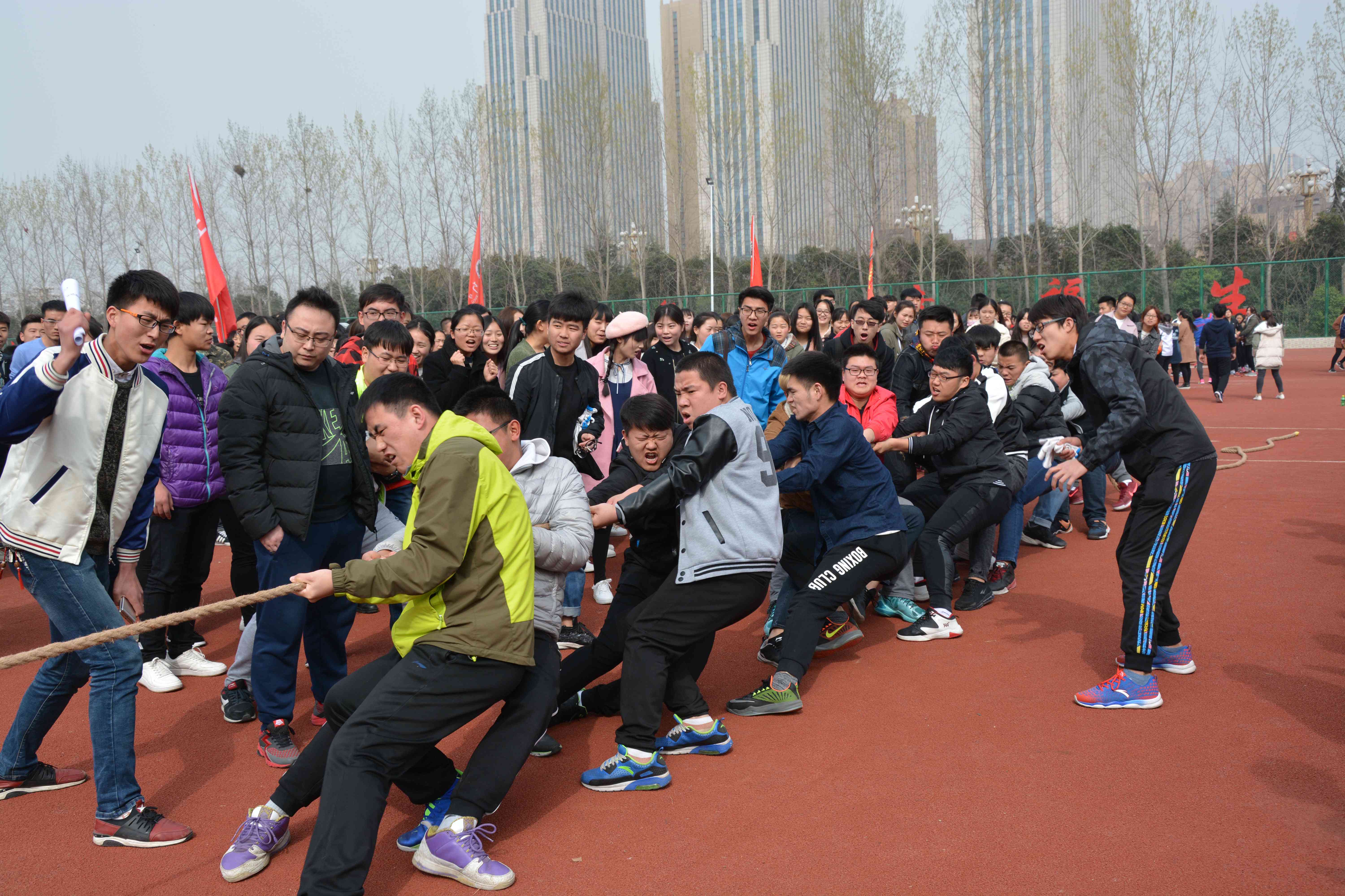 探讨拔河运动在体育竞技中的地位与价值