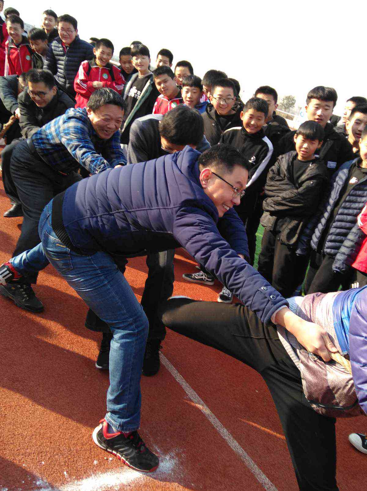 探讨拔河运动在体育竞技中的地位与价值