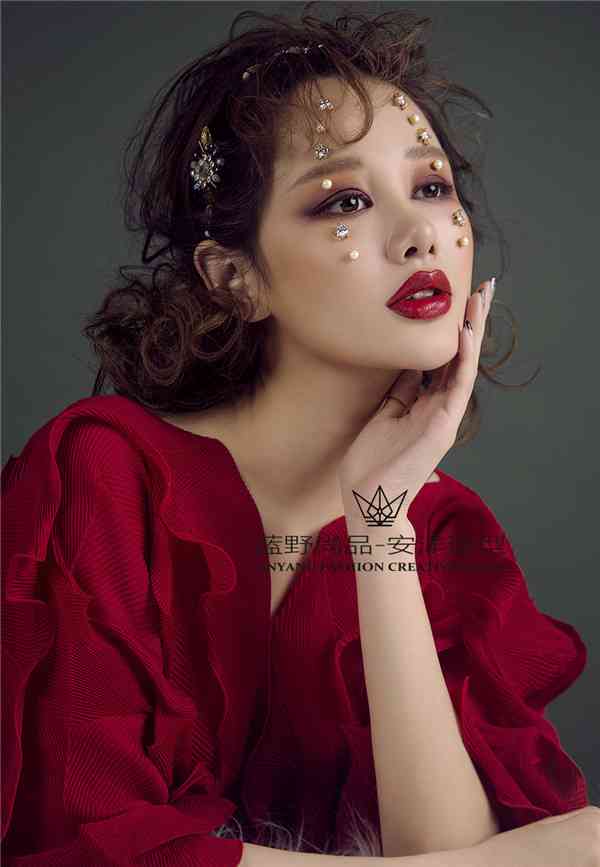 时妆容与造型创意：打造独特个性的妆造文案攻略
