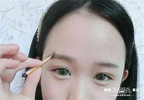 全方位打造精致妆容：完美朋友圈文案攻略与美妆技巧分享