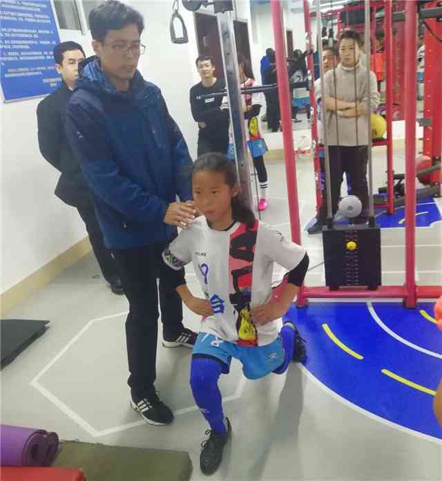 拳击训练中遭遇意外伤害，探讨运动员受伤应对策略