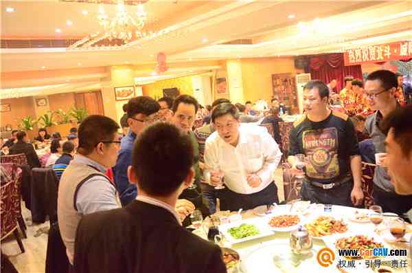 '企业高层接受老板宴请：深化合作共谋发展'