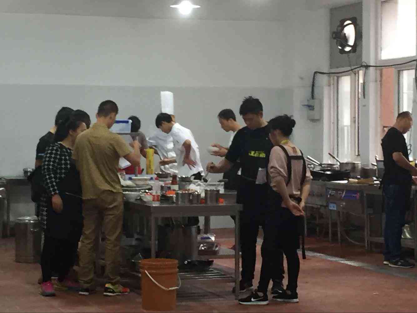 物流专线广告怎么写：撰写吸引客户的有效广告语及传单页策略