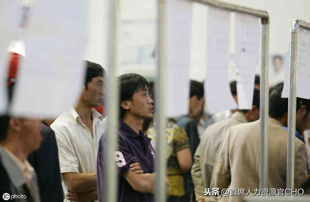 工伤     指南：农民工签订劳务合同后遭遇工伤的应对策略与赔偿流程