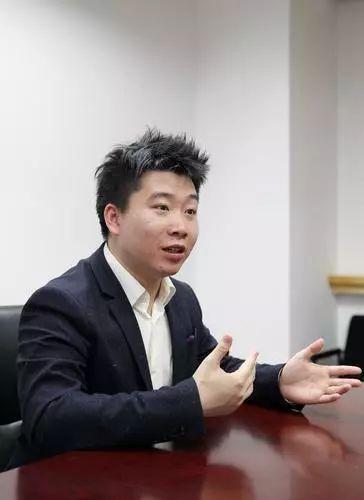 谷歌推出智能写作助手：探索全新AI写作机器人功能与优势