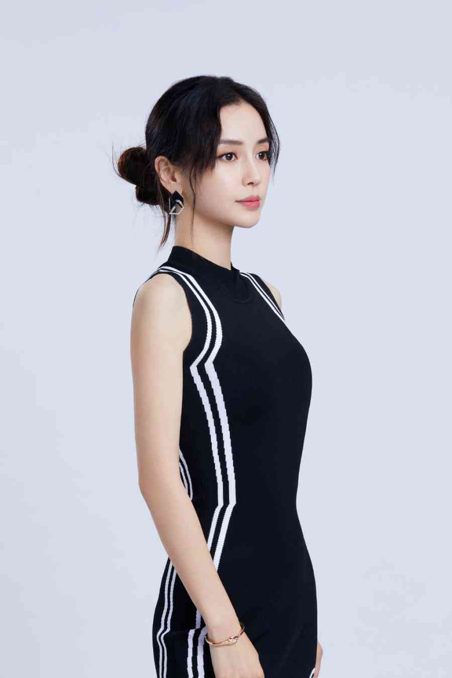 运用AI技巧撰写赞美他人文案的实用素材与撰写指南