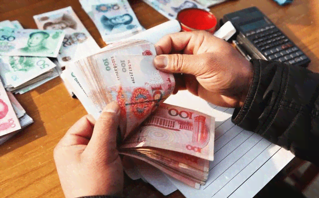 员工提前半小时下班涉嫌旷工：企业严查劳动律